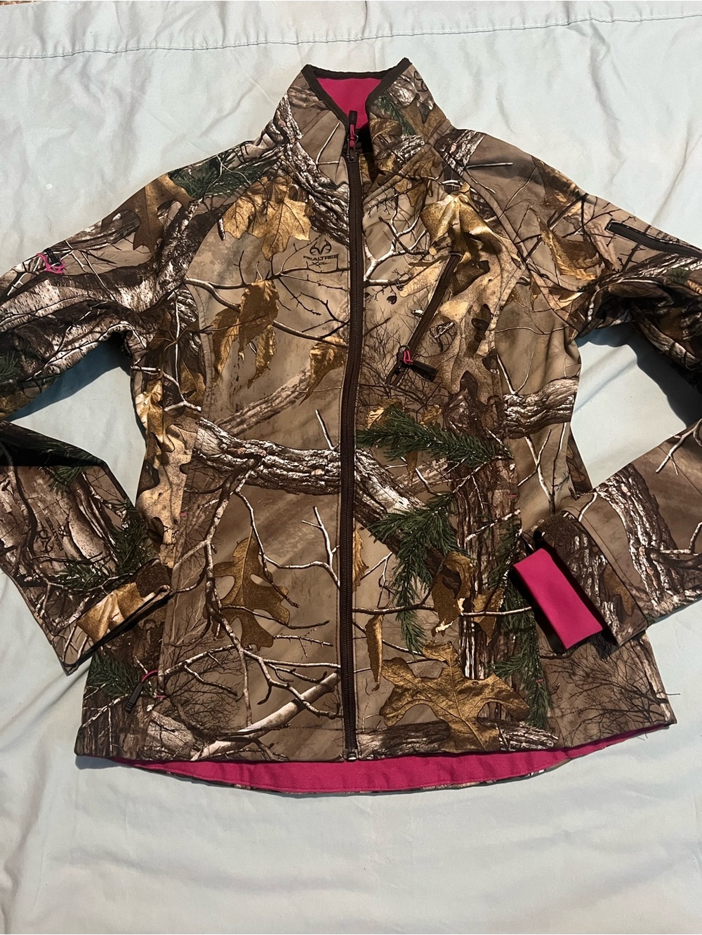 Realtree women’s Camo Utility Jacket with Pink Accents size M